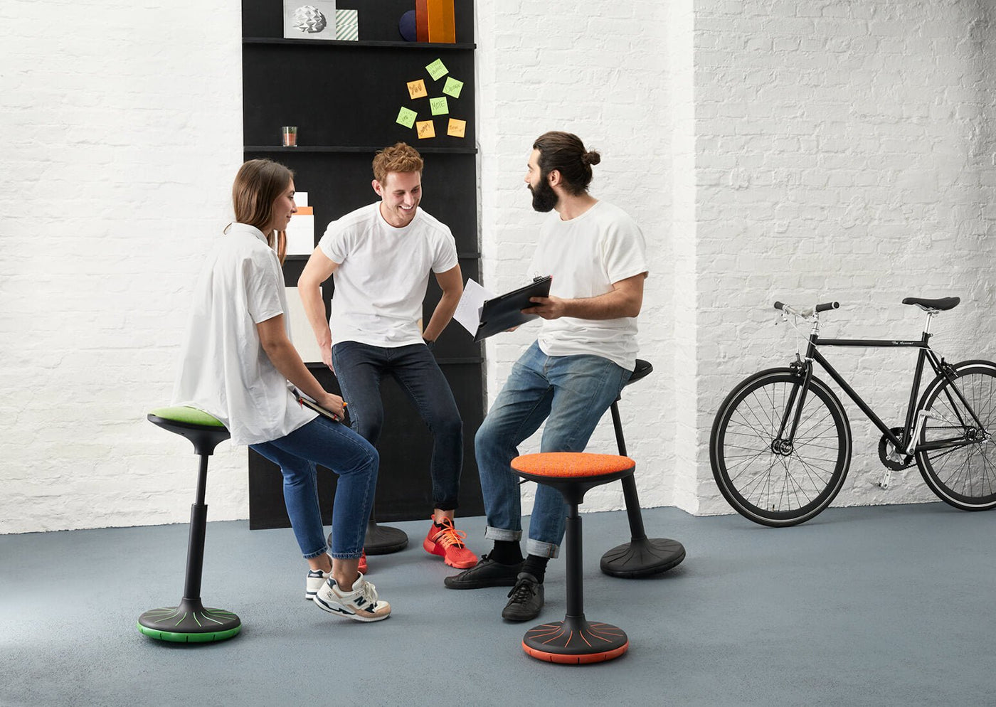 Wagner - W3 - Low Ergonomischer Sitzhocker - Sitzhocker - Just black and white - 123HomeOffice